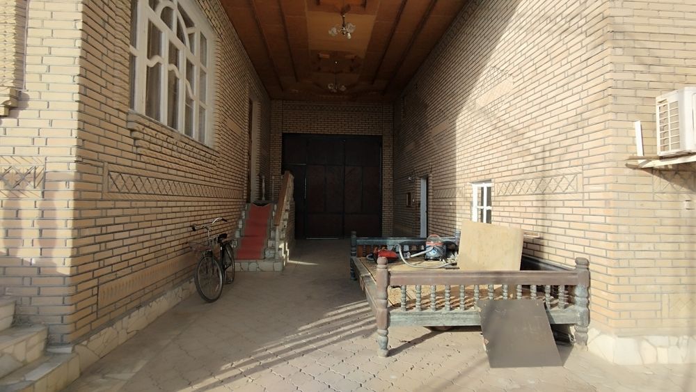 Ховли сотилади 2 этажли