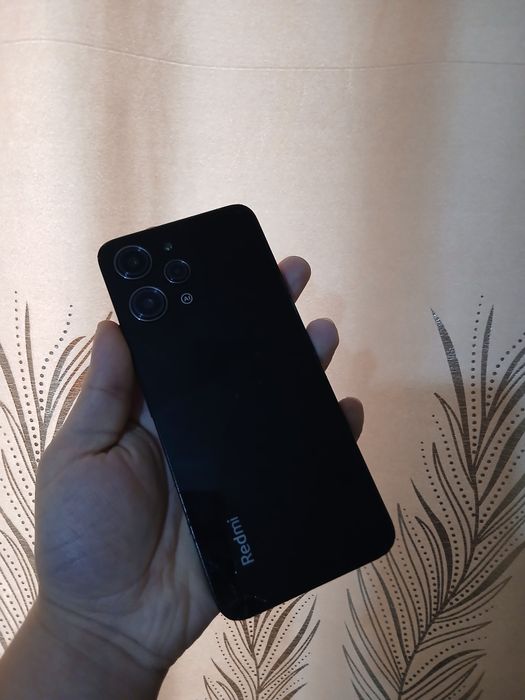 В продаже Redmi 12.