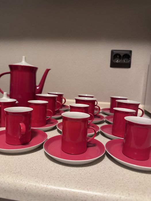 Порцеланов сервиз за кафе, кана и 13 чаши