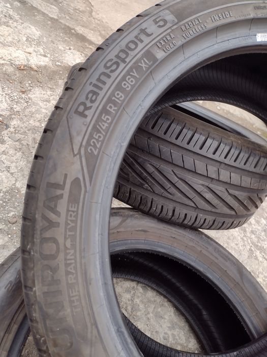 Перфектни 2бр 225/45/19 Uniroyal RS5 dot4919
