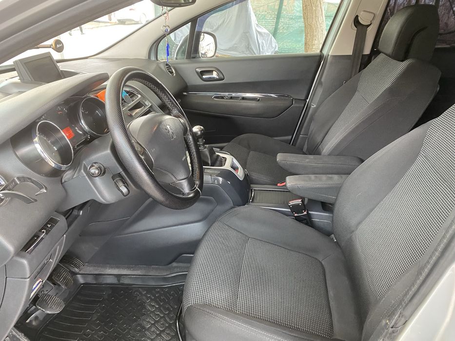 Пежо 5008 1.6/115 коня дизел 2011 година