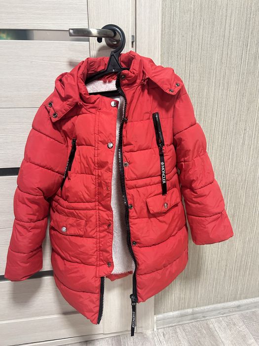 Продам зимнюю куртку на мальчика.