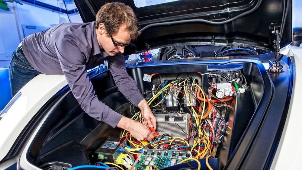 Ищу квалифицированного мастера по ремонту электромобилей