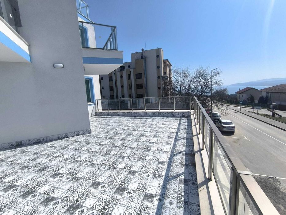 От строителя/двустаен апартамент с тераса/паркомясто/гр. Бяла, Варна