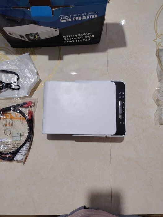 Модель: Проектор T5s
Wi Fi Есть и смарт
Лампа 30.000ч работает
можно с