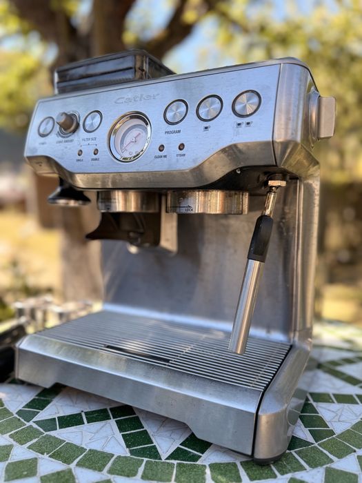 Espressor manual Catler ES 8013 cu râșniță integrată și manometru