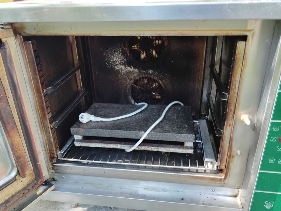 Конвектомата е в перфектно състояние