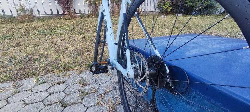 Шосеен велосипед Cube Attain Pro 28
