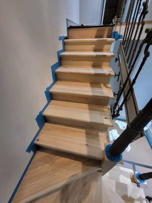 Raschetez parchet ,scari si reconditionez usi.