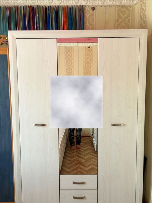 Спальный кровать и шифоньер