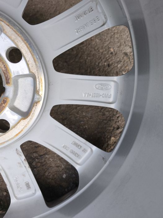 16" и 17" 1+1брой оригинални алуминиеви джанти за Ford.