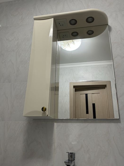 Продам раковину со шкафчиком и зеркалом