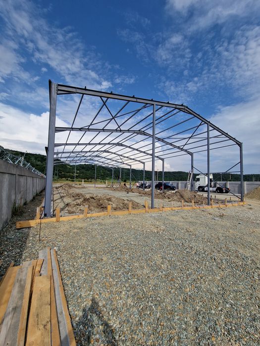 Vând structura metalica