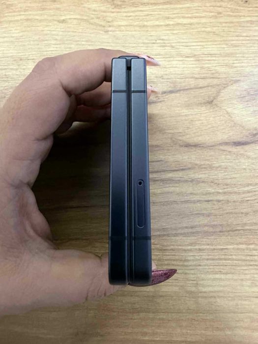 Като нов samsung galaxy z flip 7