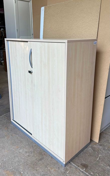 Dulap Documente SteelCase; Fiset cu cheie si 2 usi glisante; Comoda cu rafturi metalice; Dulap cu depozitare