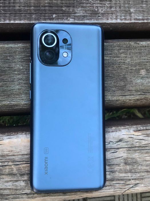 Продавам Xiaomi Mi 11 5G (256GB) – Horizon Blue / Отлично състояние / HyperOS