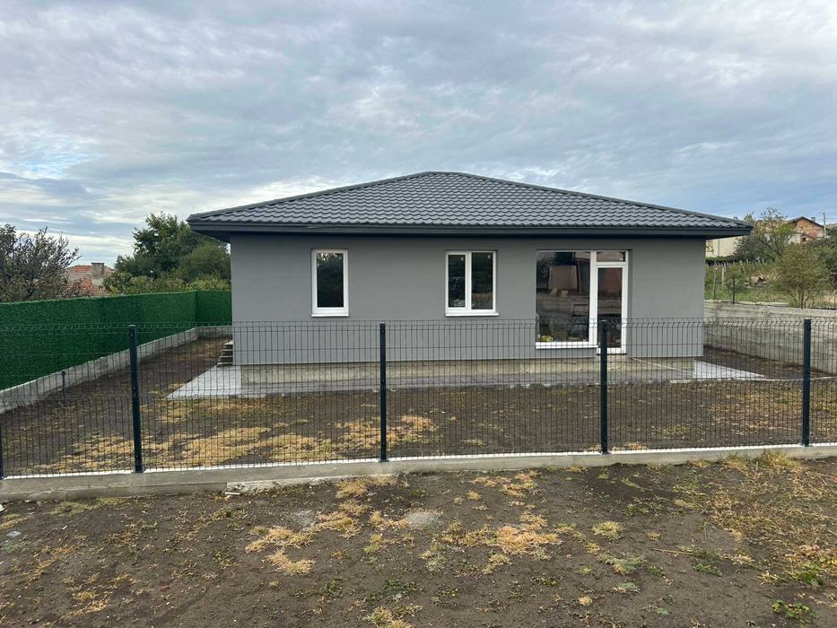 Нова къща с двор до Несебър