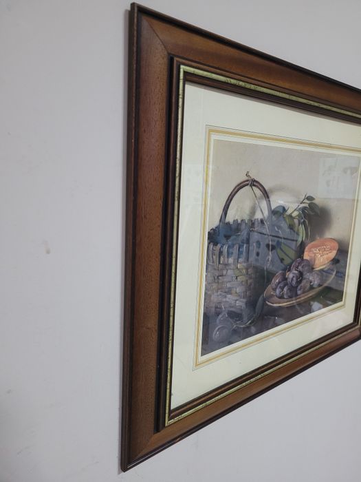 Картина в дървена рамка