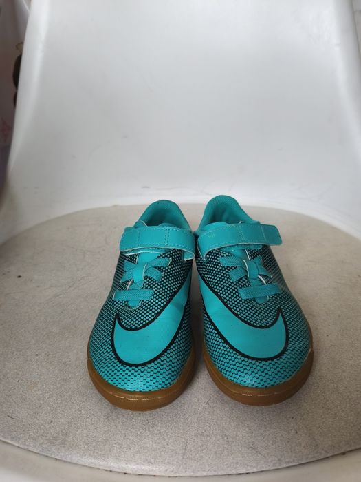 Vând ghete de fotbal  Nr  30, 31 și 33 aproape noi 100 lei perechea