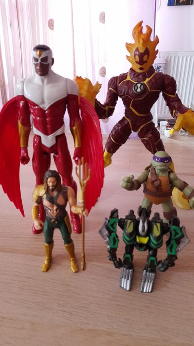 Diferite jucari și figurine