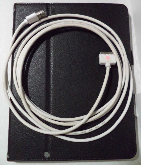 Работещ iPad 2 с кабел 3 метра и калъф