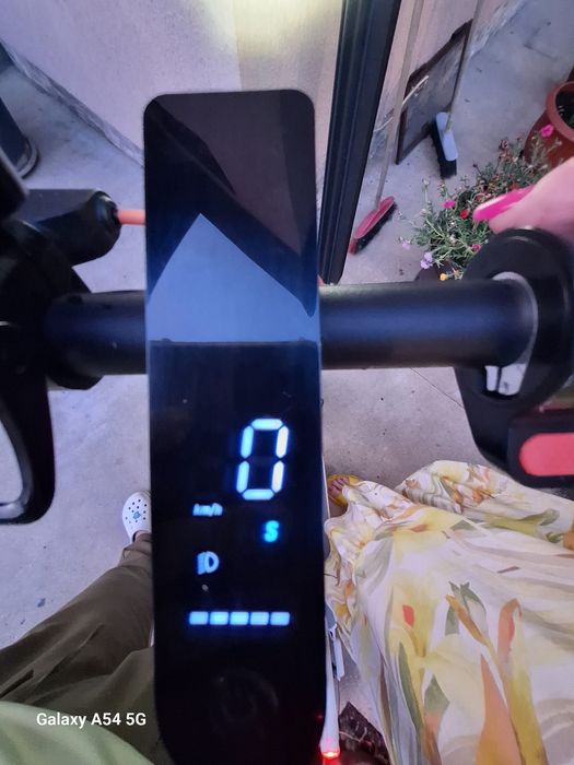 Vând trotineta electrica Xiaomi Scooter 3 ca noua