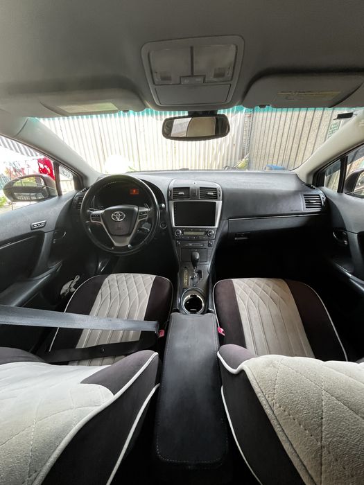 Tayota Avensis 2010 года