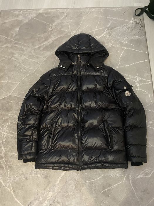 geaca moncler neagra