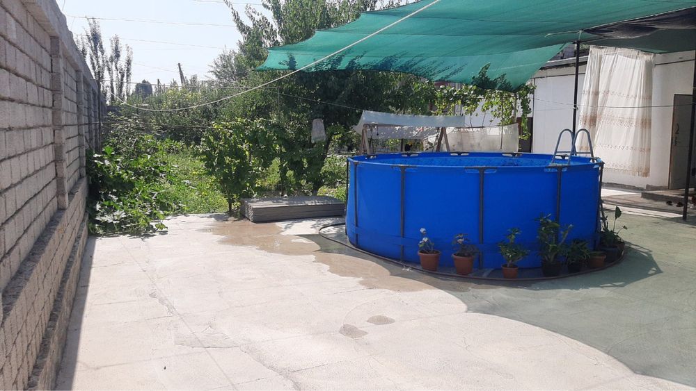 Hovli sotiladi - biznes va yashash uchun qulay joy!