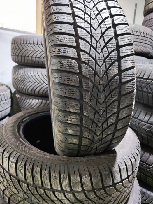 2 бр зимни 225/50/17 Dunlop