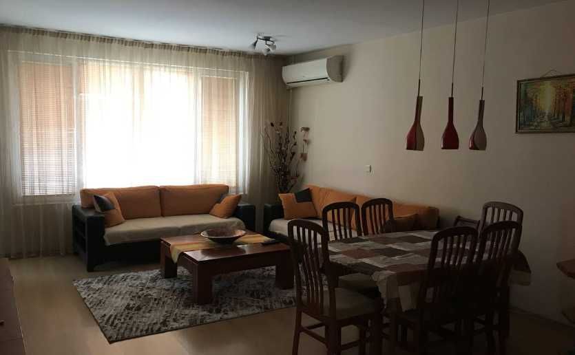 Дава се под наем Двустаен апартамент в Бургас, Славейков - 79 кв.м за 230 € - Снимка #1