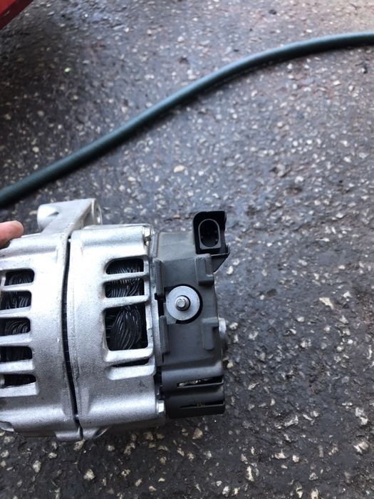 Чисто нов Генератор е90 e90 184/143 коня