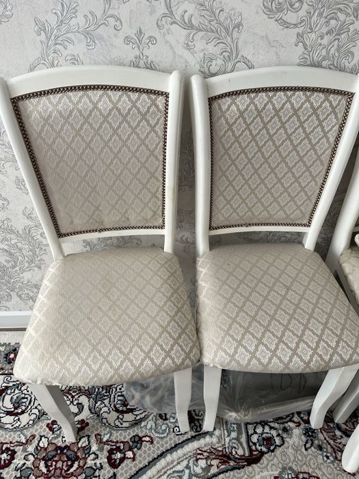 Стол трансформер 20 шт стульясымен сатылады.