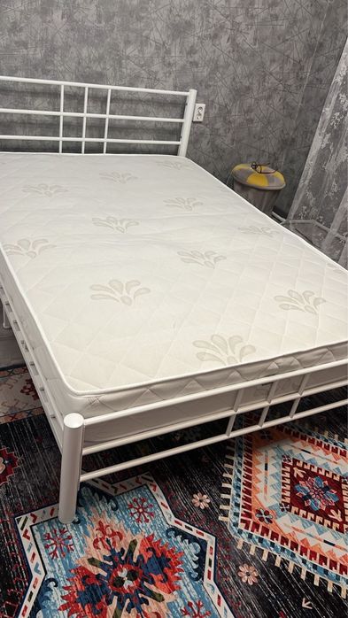Кровать+матрас (белый, размер 200х140)