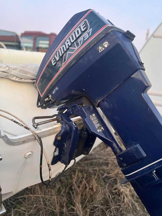 Продавам моторна лодка