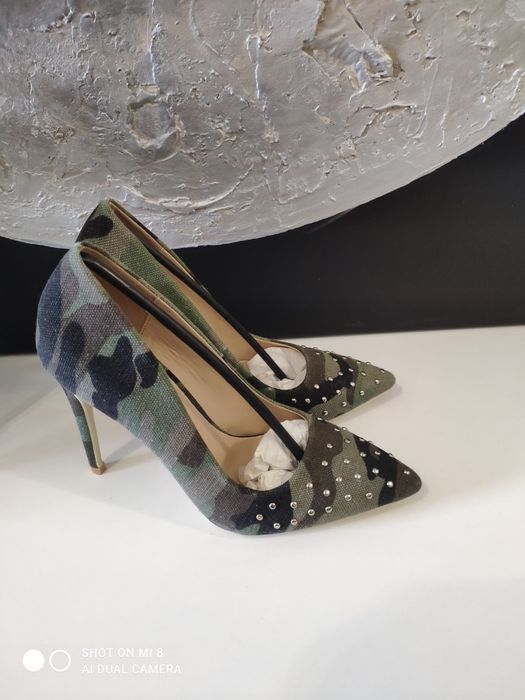 Остри обувки с тънък ток камуфлажни текстилни номер 39 от Англия