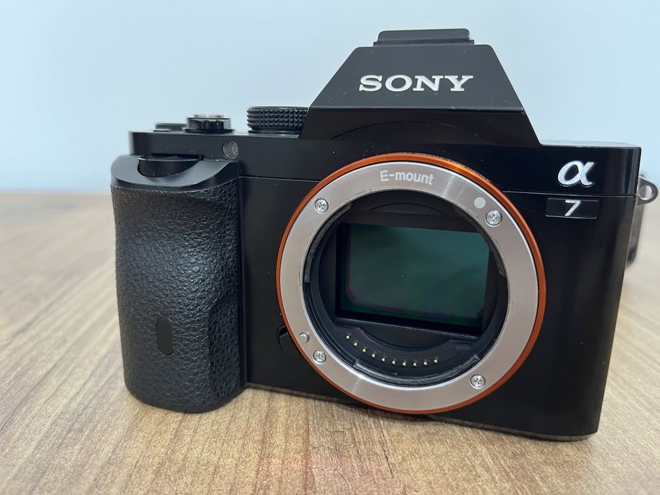 Aparat Foto Sony A7 + grip + 3 baterii