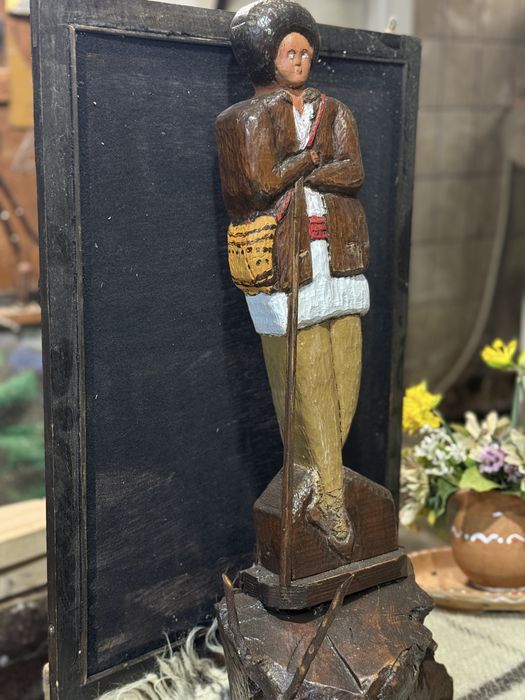 Sculptura manuala fin lemn