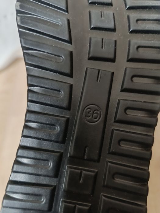 Новая кожаная обувь на девочку р36