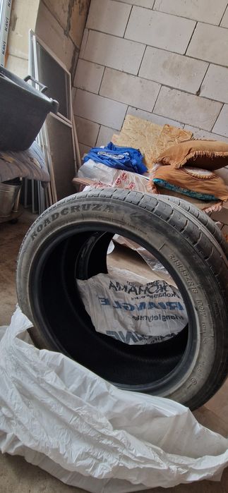 Шины 245/45/18 пара с минимальным пробегом