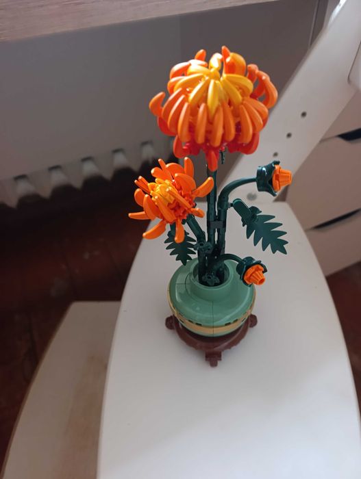 Продам конструктор Лего хризантема