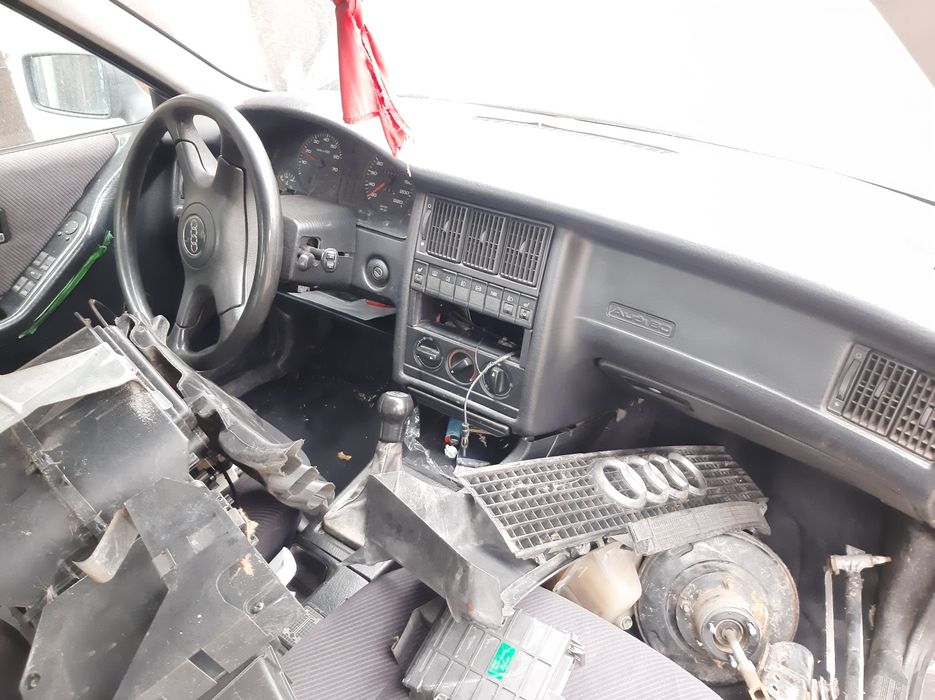 Продавам Audi 80 Quattro,1.8 и 2.0 бензин - на части!!!