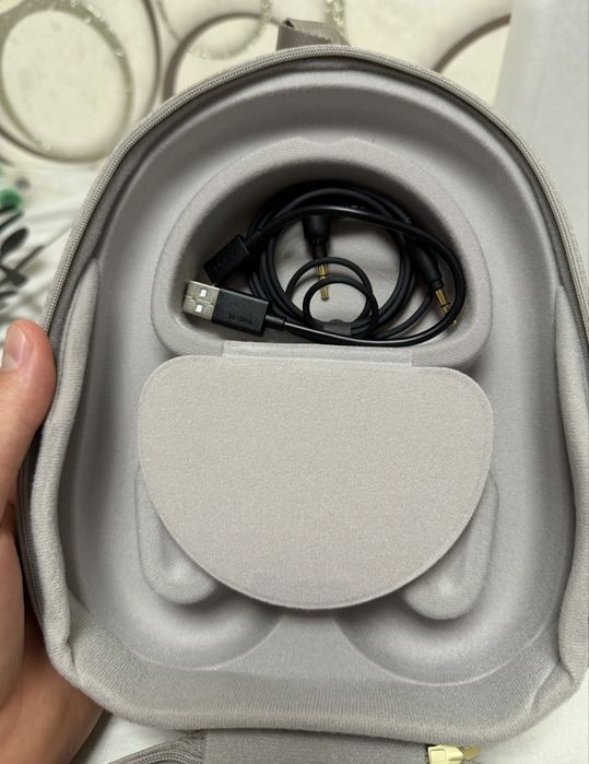 Sony wh 1000 xm5 ещё хм4                   . iPhone Samsung