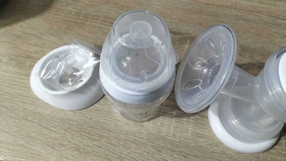 Vând pompă manuală de sân Adora