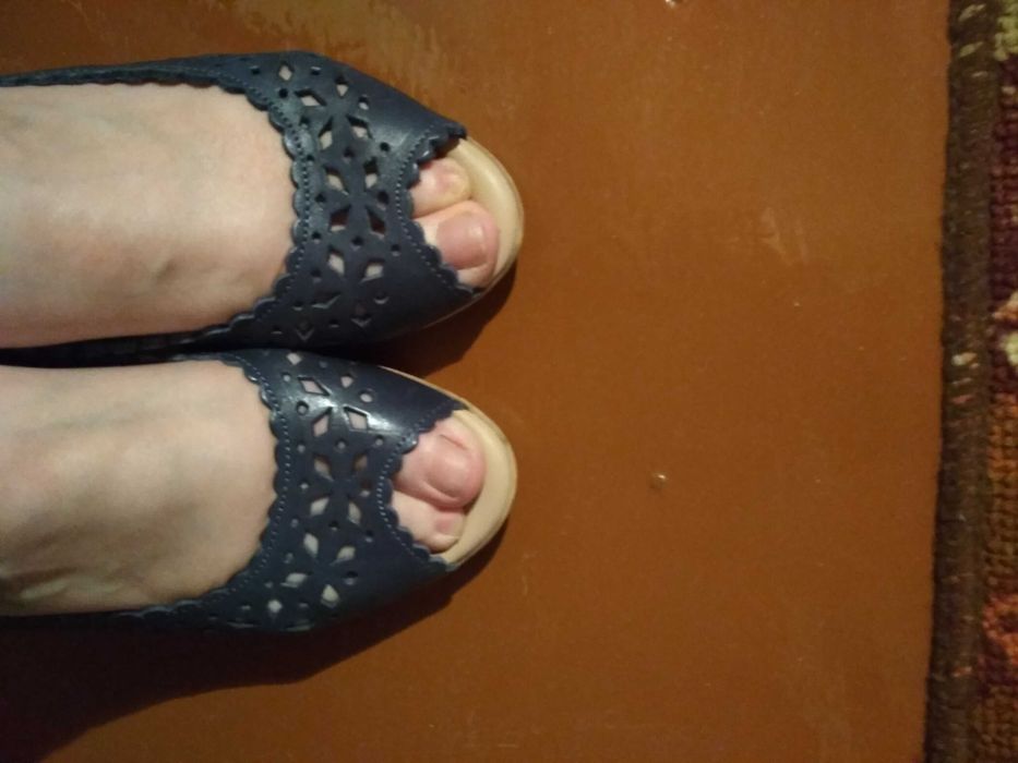 Босоножки новые продаю