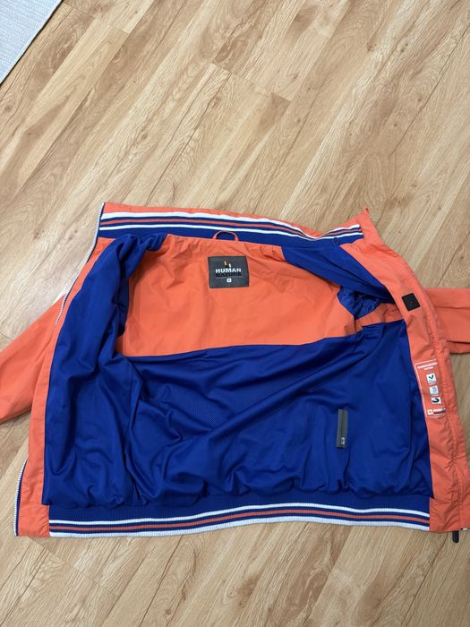 Дамско спортно яке с качулка против вятър и дъжд