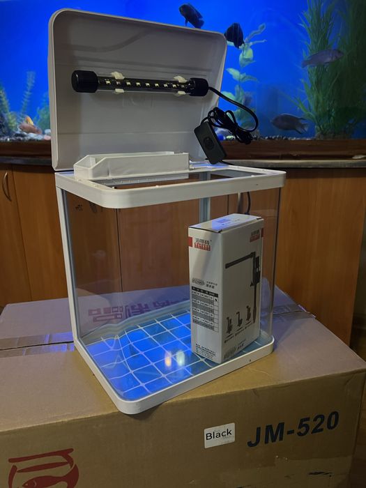 Аквариум 10 литров фирменный, новый в комплекте с оборудованием!