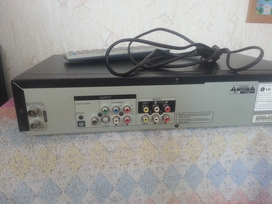 двд LG записывает на диск и на кассету в отличном рабочем состоянии