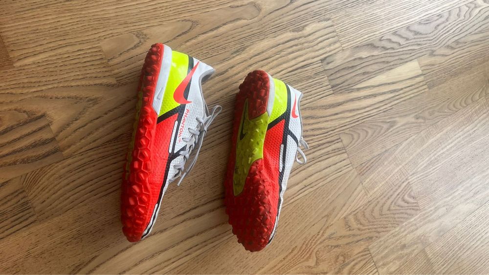 Кроссовки для футбола