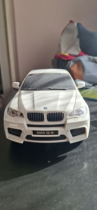 Vand masina bmw x6 albe in stare buna